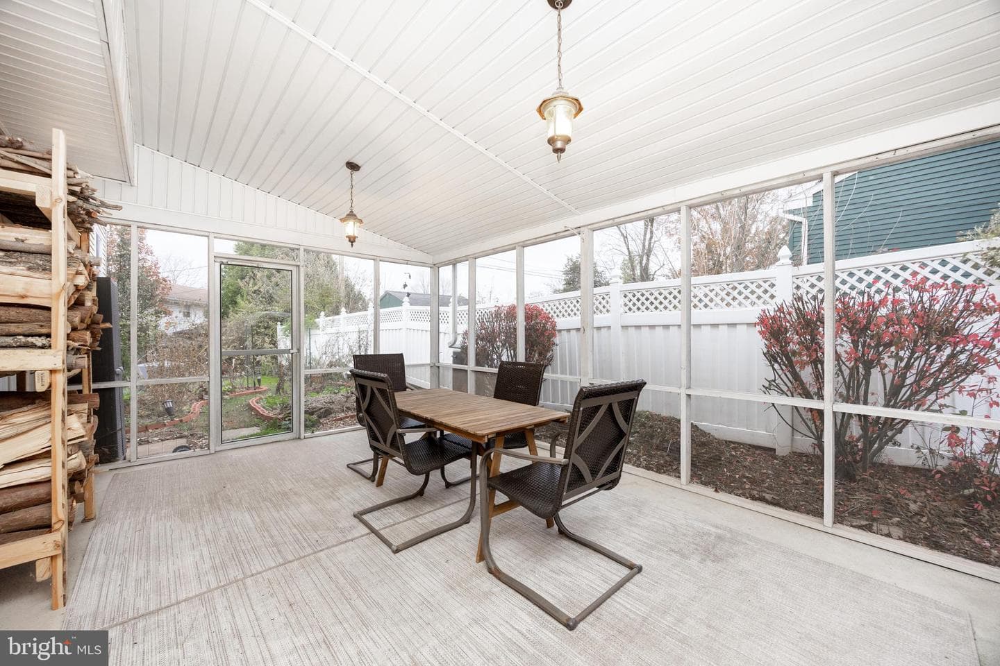 102 Russell Avenue photo 29