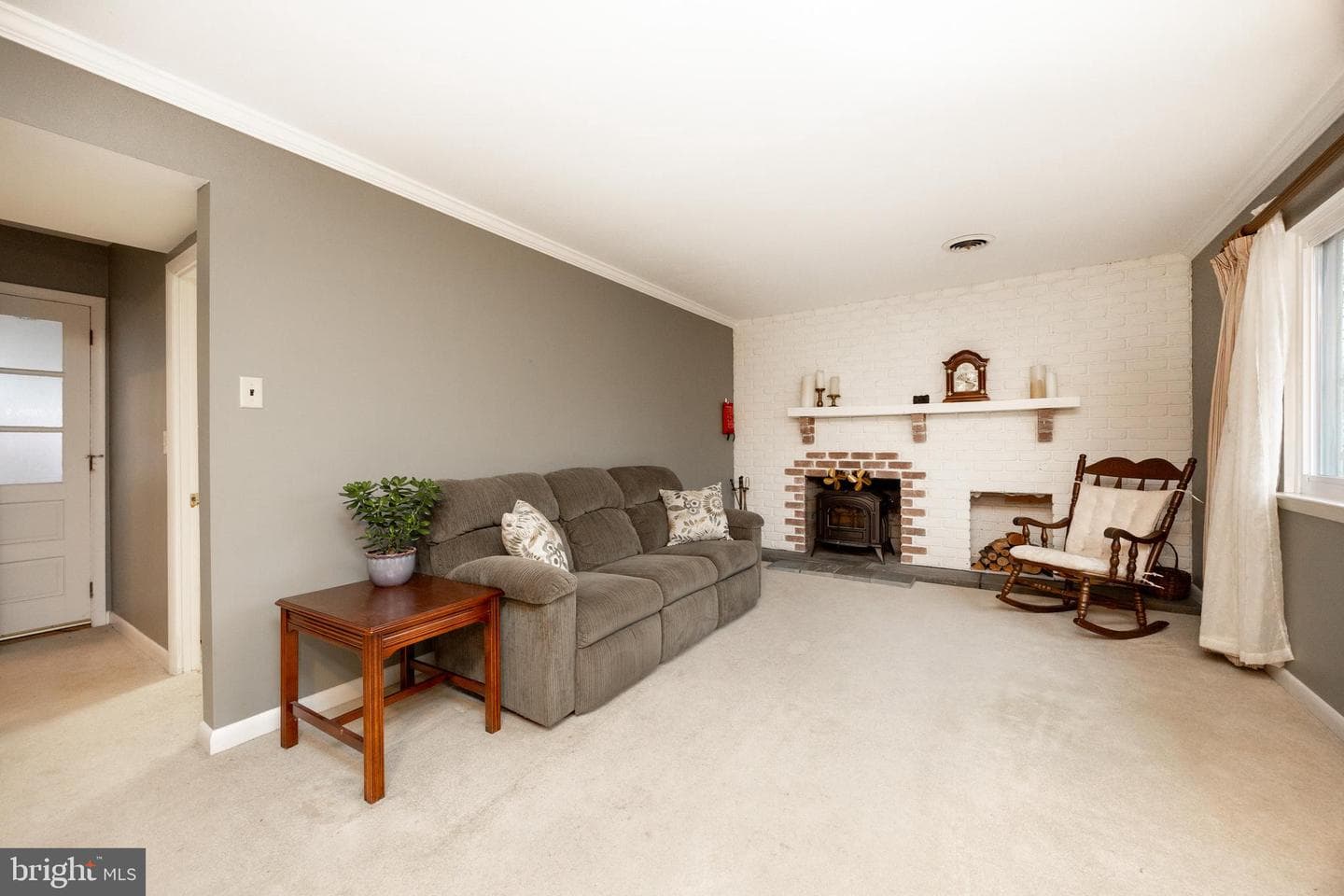 102 Russell Avenue photo 3