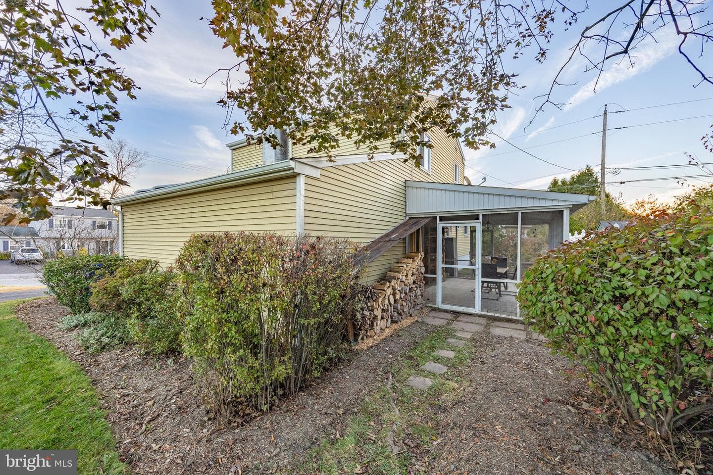 102 Russell Avenue photo 31