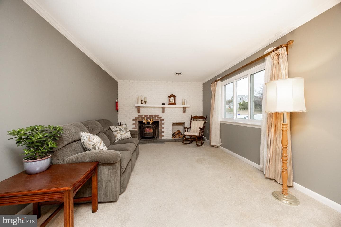 102 Russell Avenue photo 4