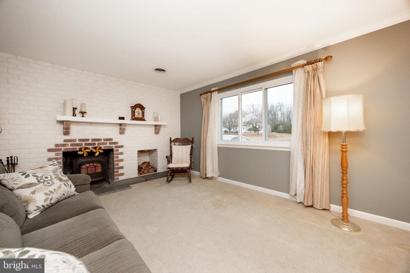 102 Russell Avenue photo 6