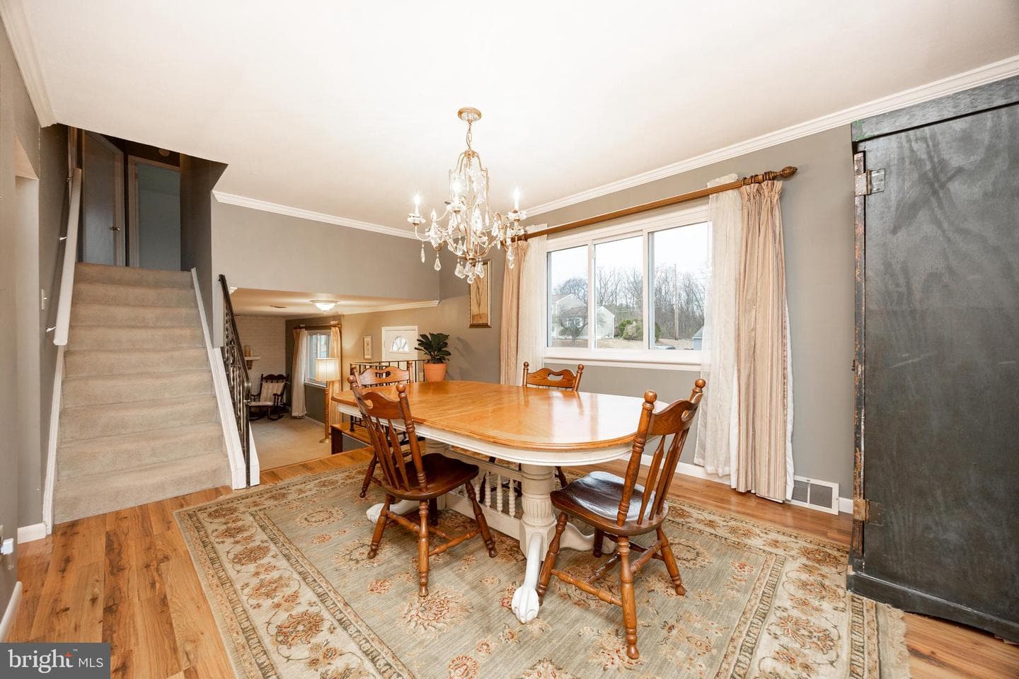 102 Russell Avenue photo 9