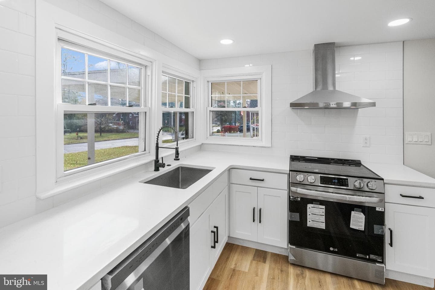 817 Beach Street photo 10