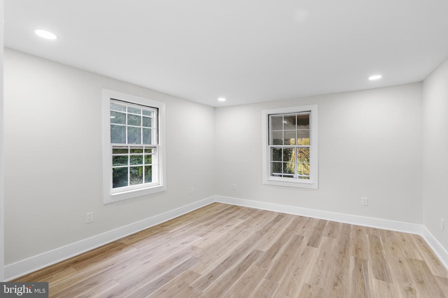 817 Beach Street photo 14