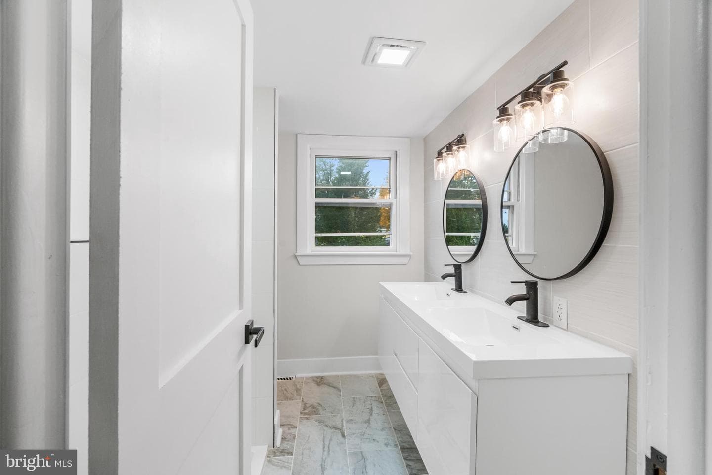 817 Beach Street photo 24
