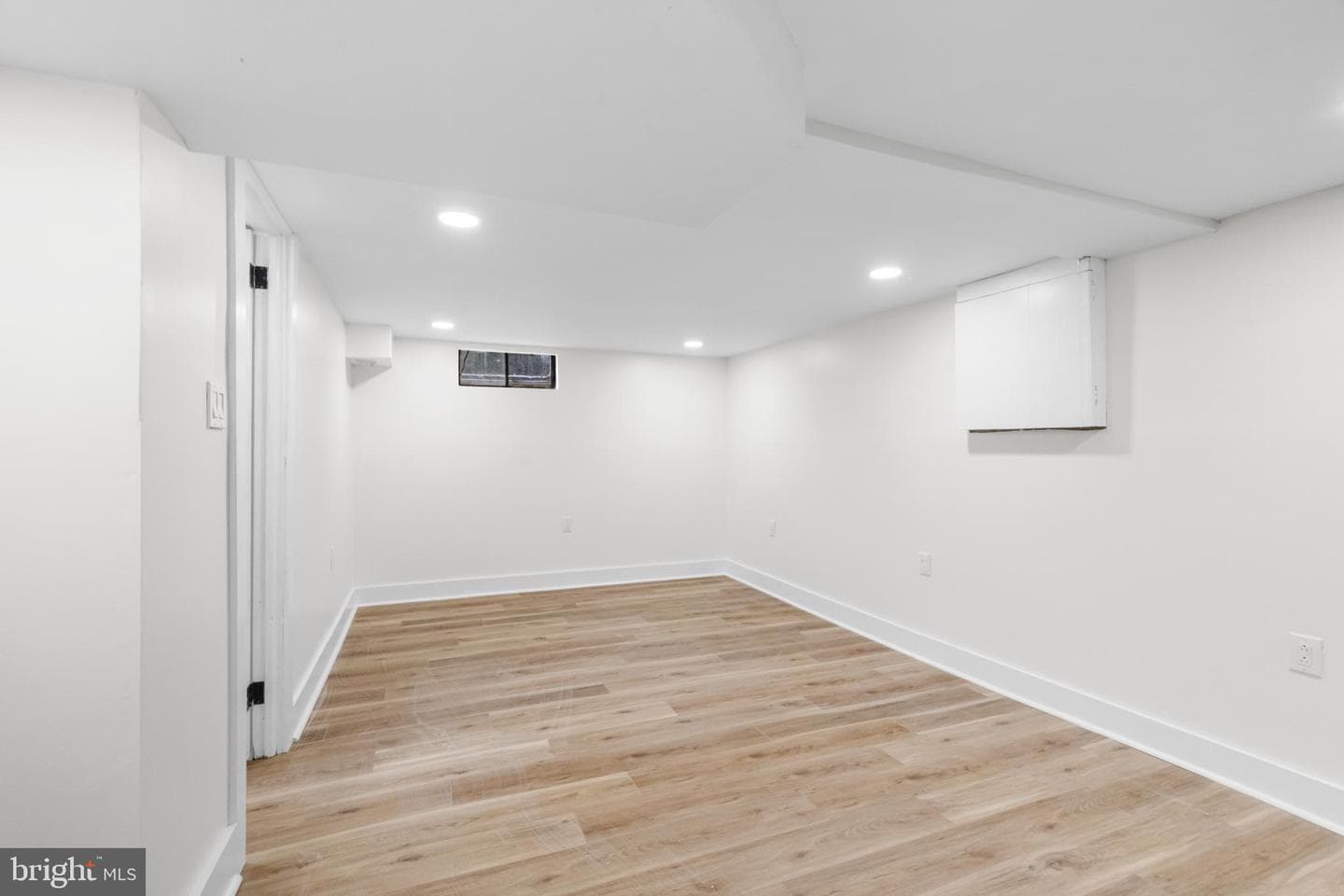 817 Beach Street photo 29