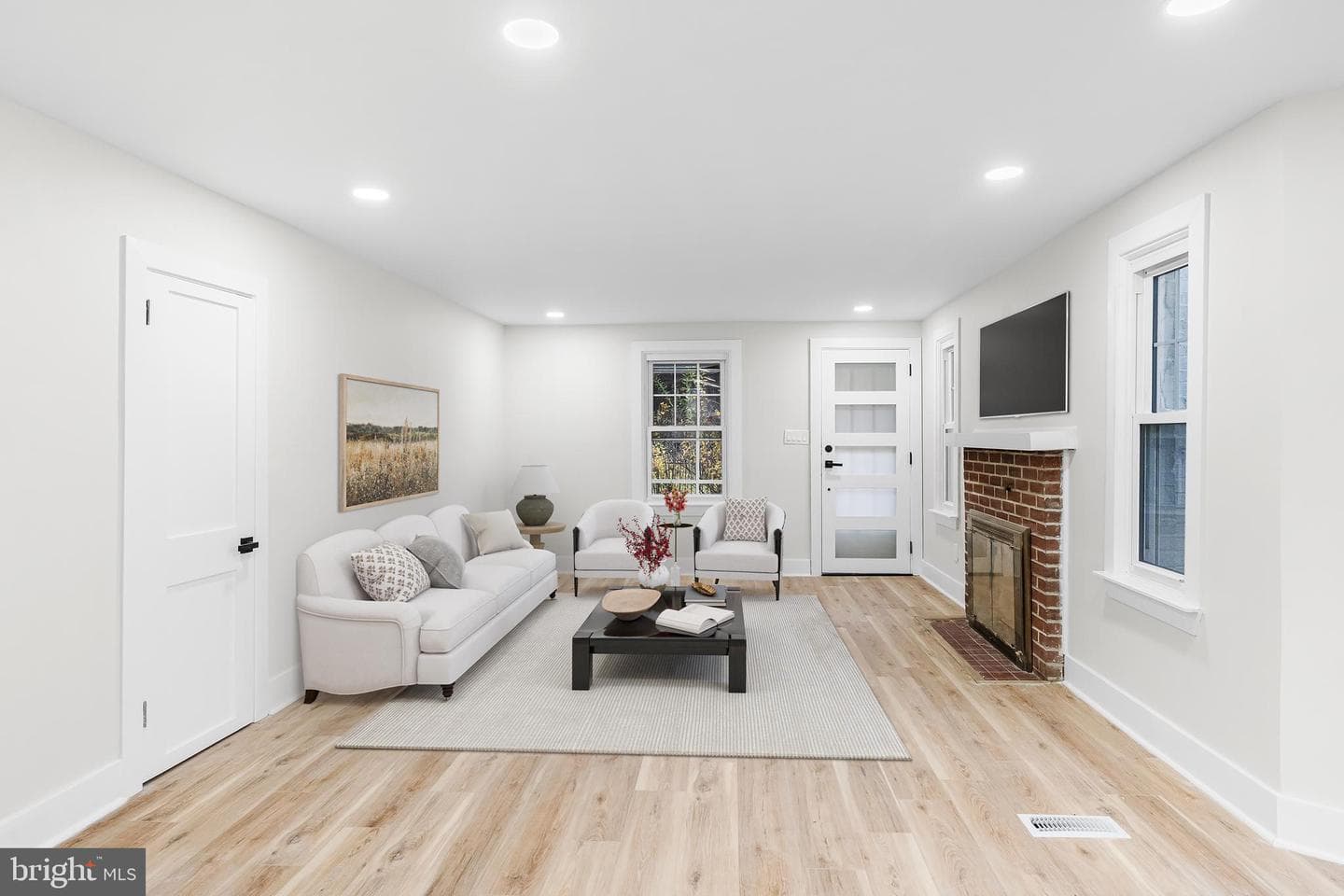 817 Beach Street photo 3
