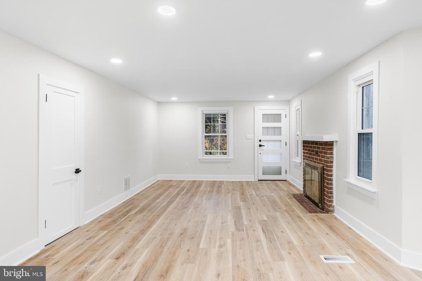 817 Beach Street photo 4