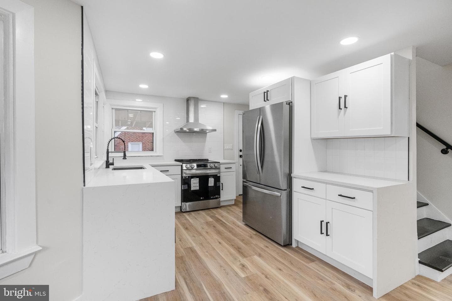 817 Beach Street photo 8