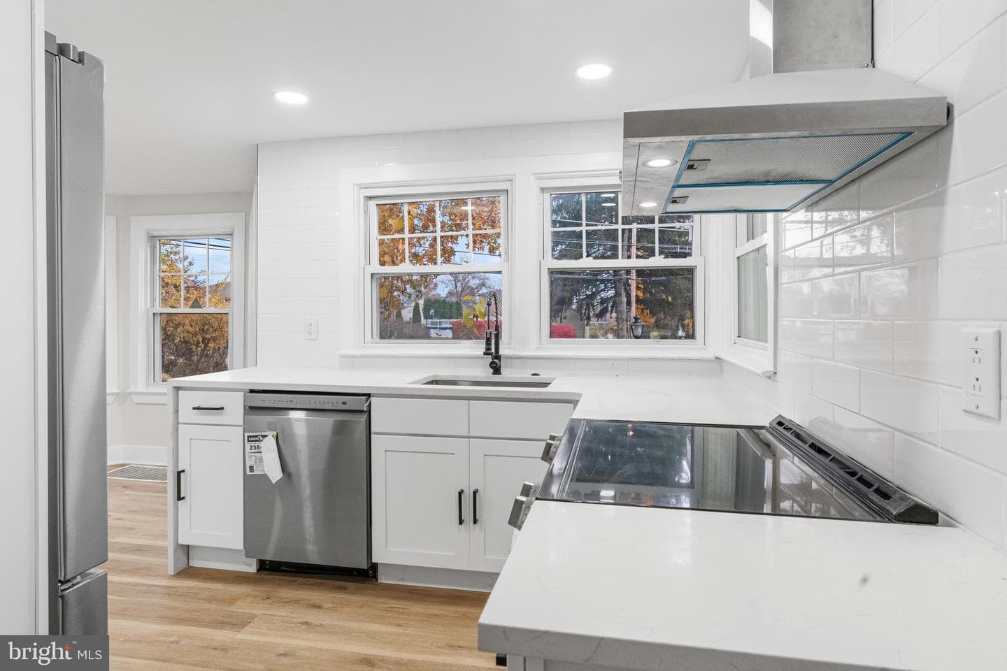 817 Beach Street photo 9