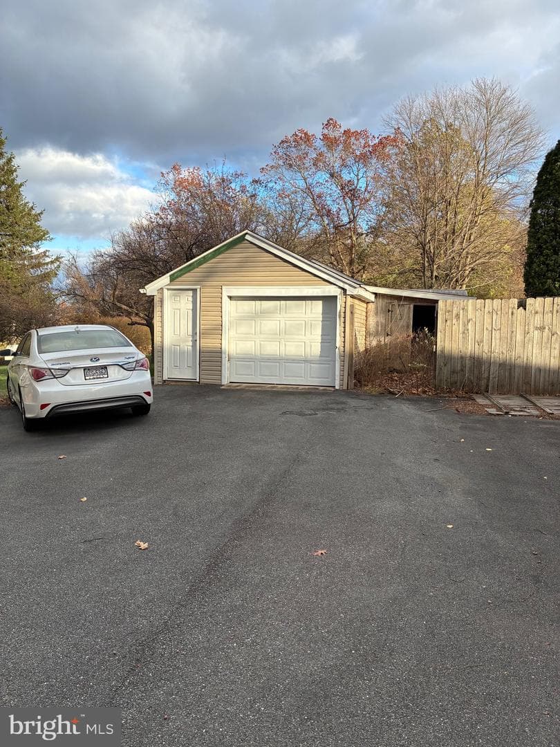 4430 New Holland Road photo 3