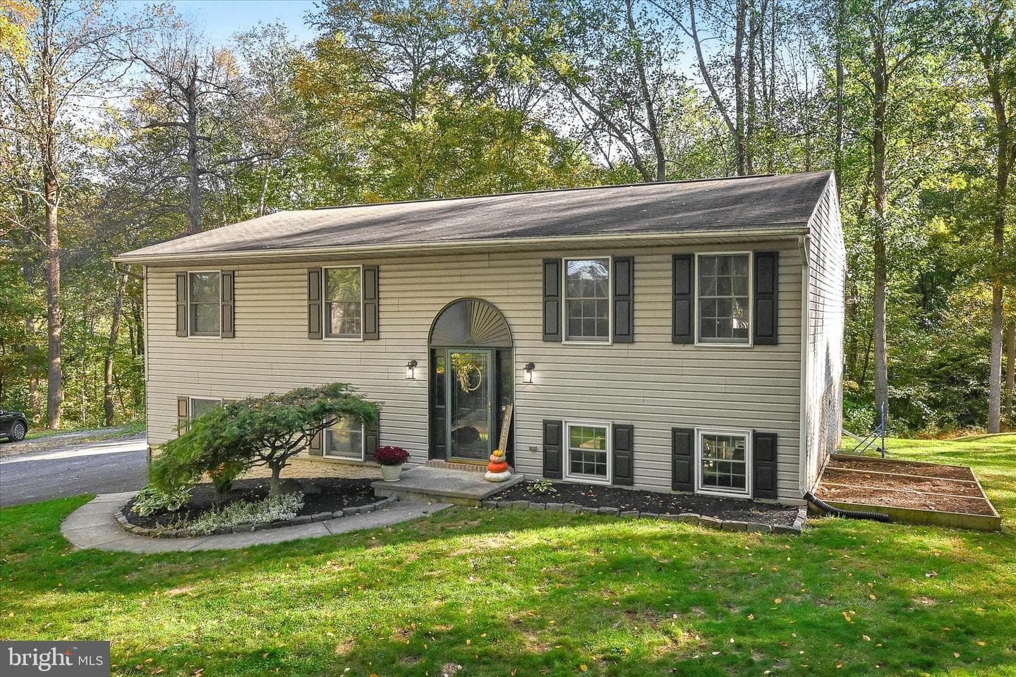 122 Witmer Road photo 2