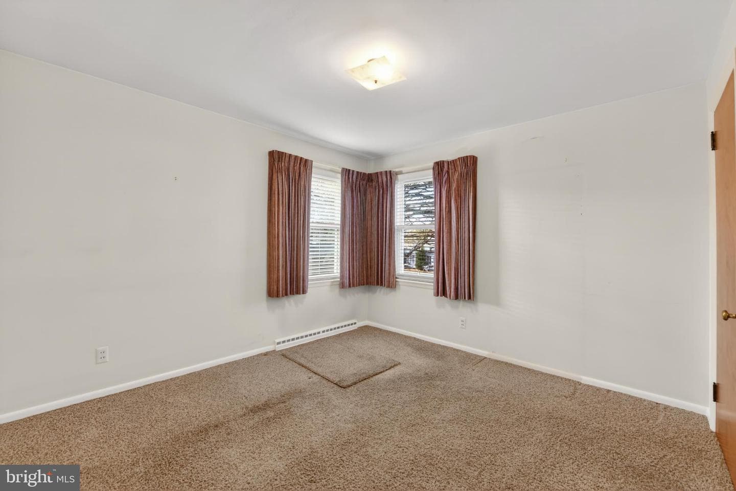 228 E Gaul Street photo 11
