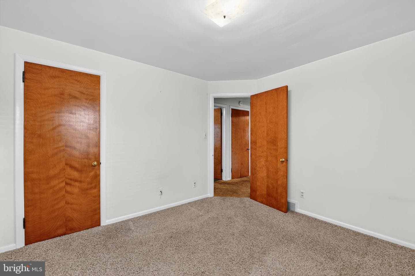 228 E Gaul Street photo 12
