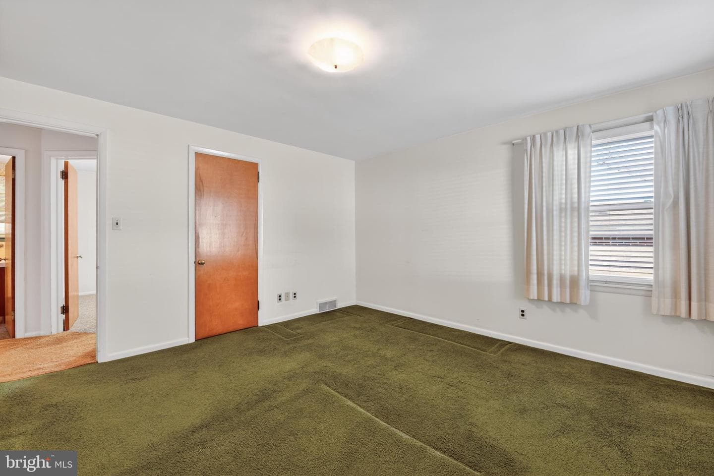 228 E Gaul Street photo 13