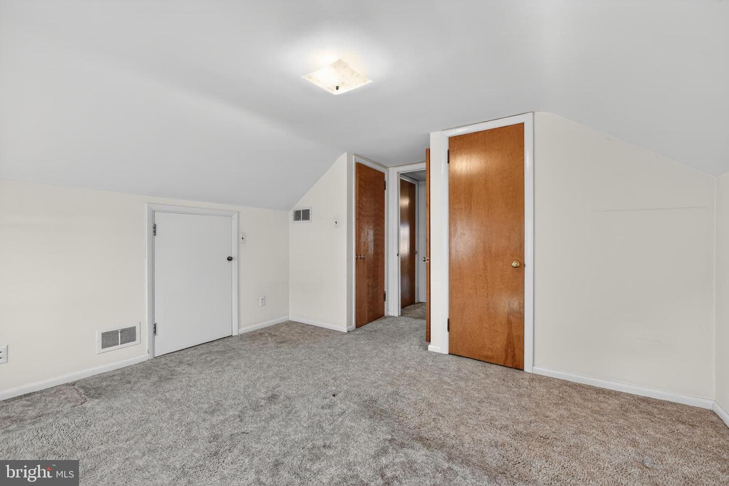 228 E Gaul Street photo 18