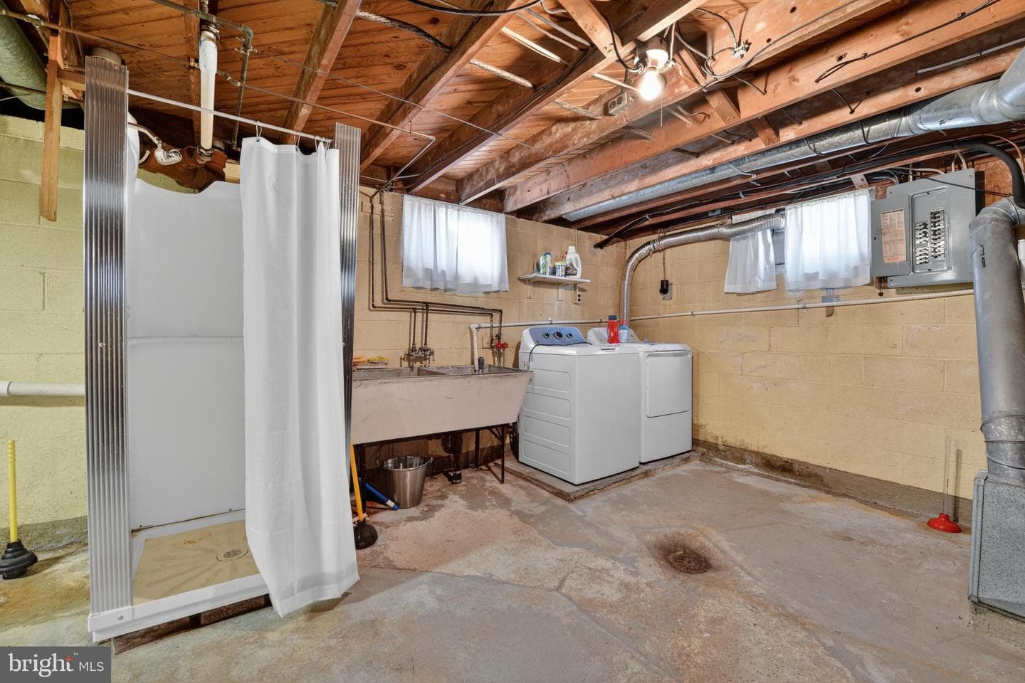 228 E Gaul Street photo 19