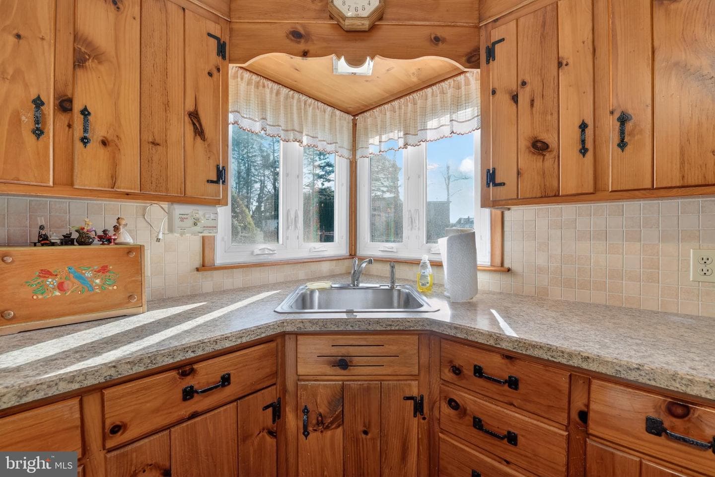 228 E Gaul Street photo 8