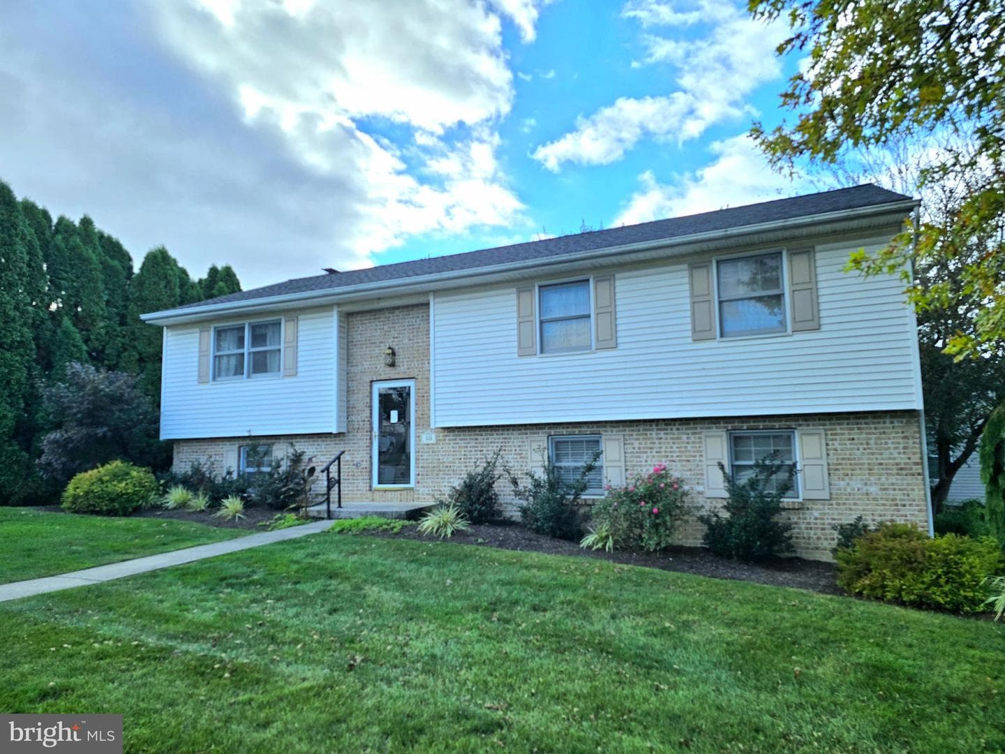 551 Christopher Drive photo 2
