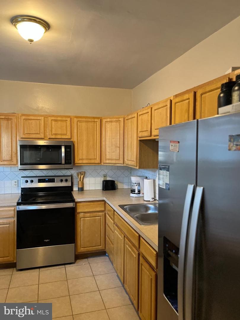 833 N Front Street photo 11