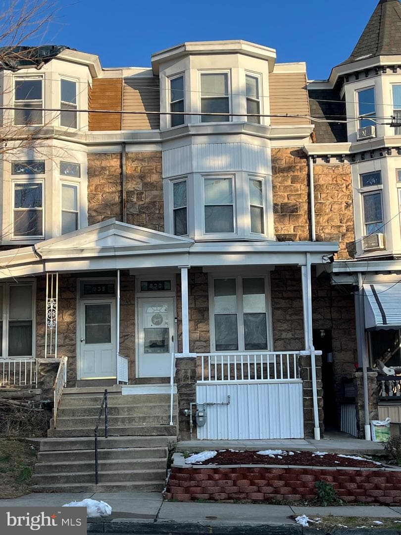 833 N Front Street photo 2