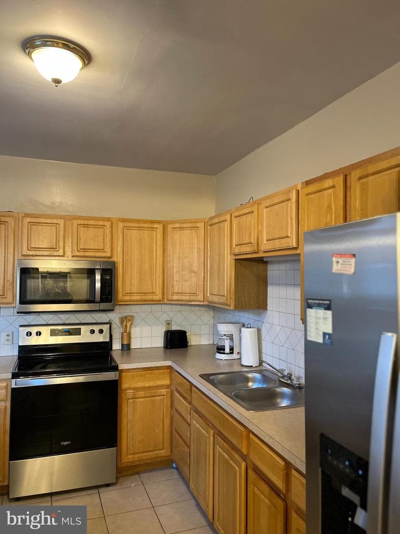 833 N Front Street photo 8