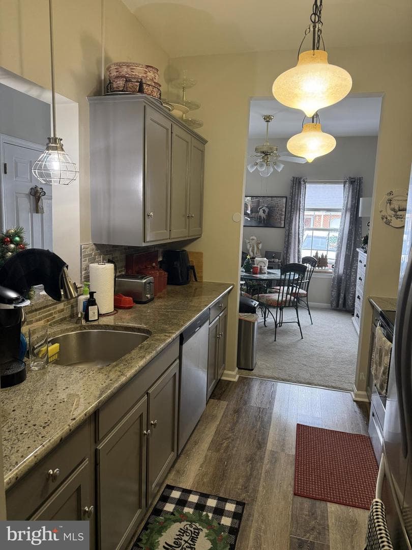 28 Charlemont Court photo 2