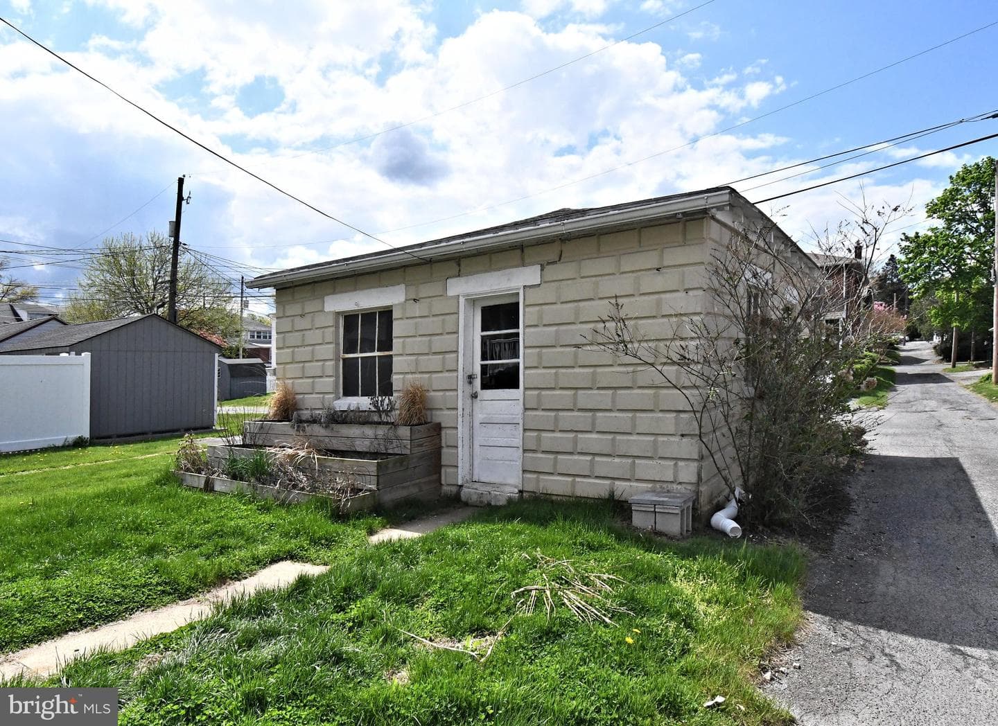 144 W Elm Street photo 6