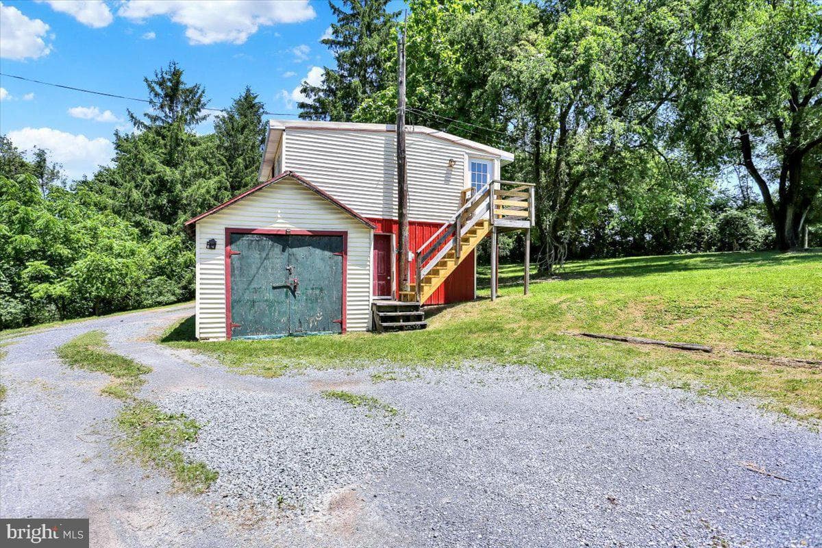 790 River Road photo 28