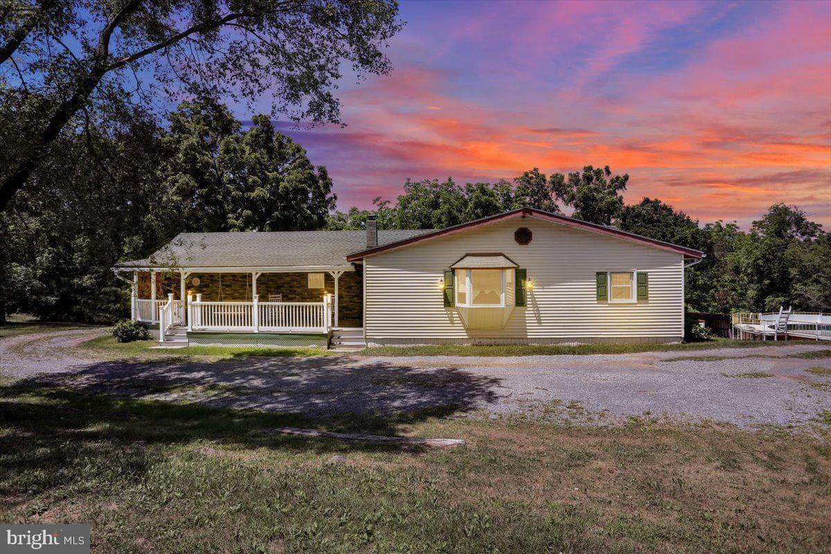790 River Road photo 31