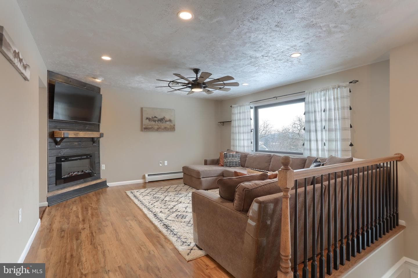 121 Mimosa Lane photo 5