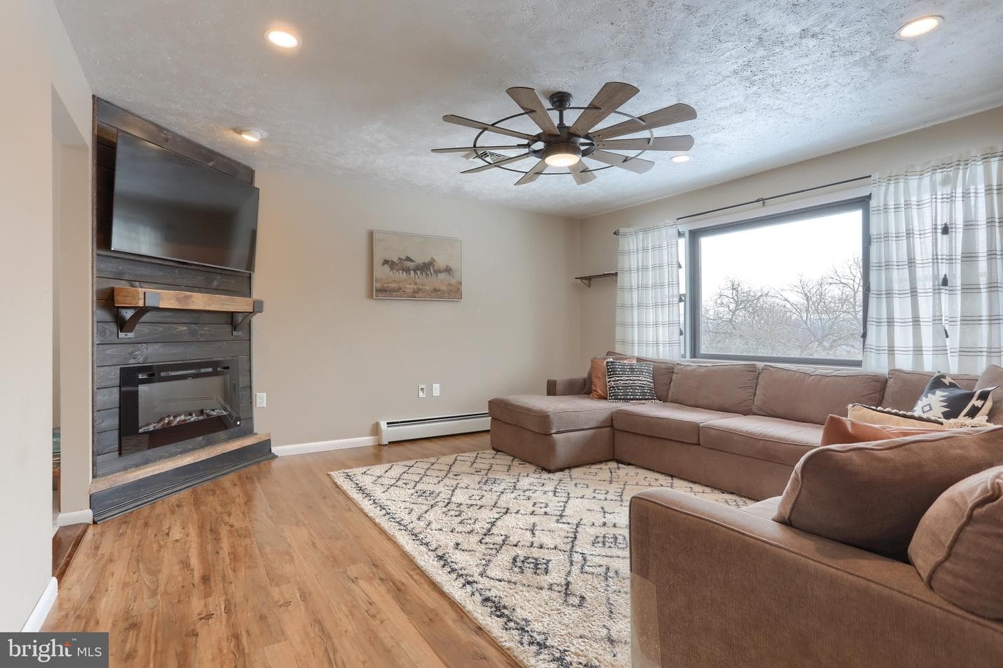 121 Mimosa Lane photo 6