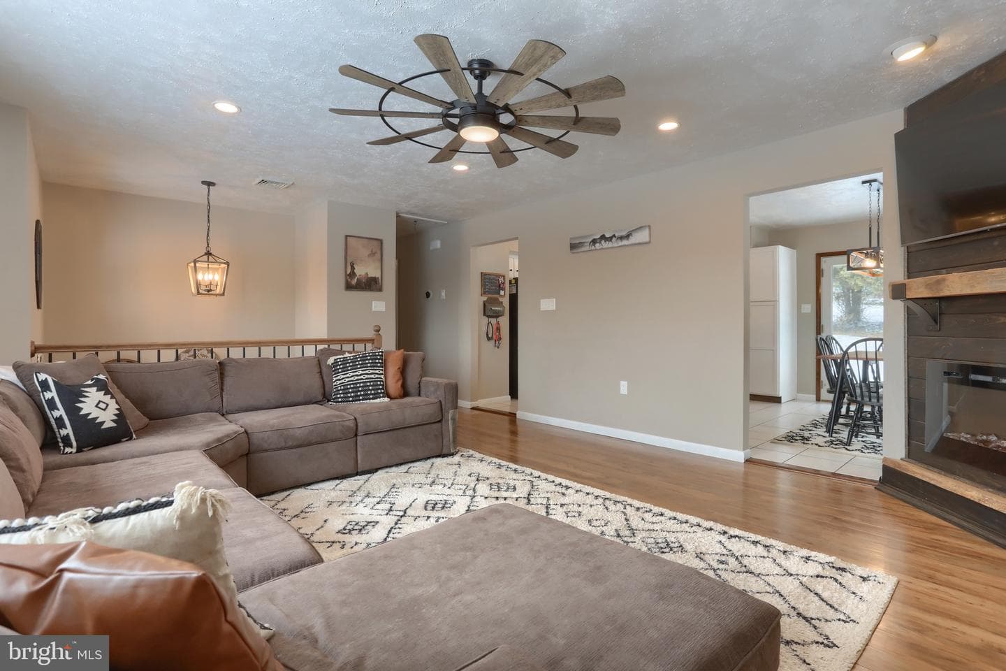 121 Mimosa Lane photo 8