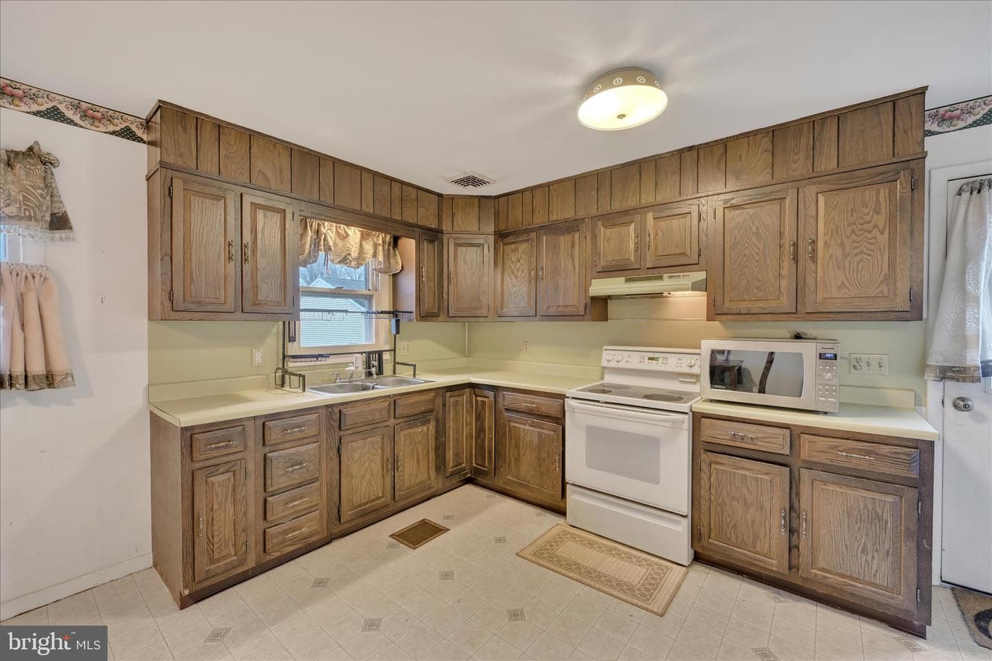 631 W Franklin Street photo 14
