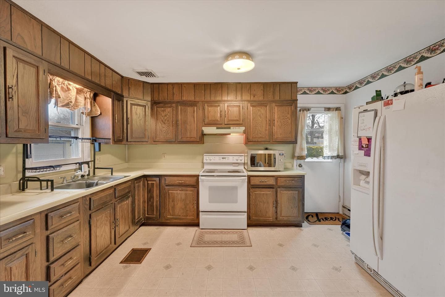 631 W Franklin Street photo 16