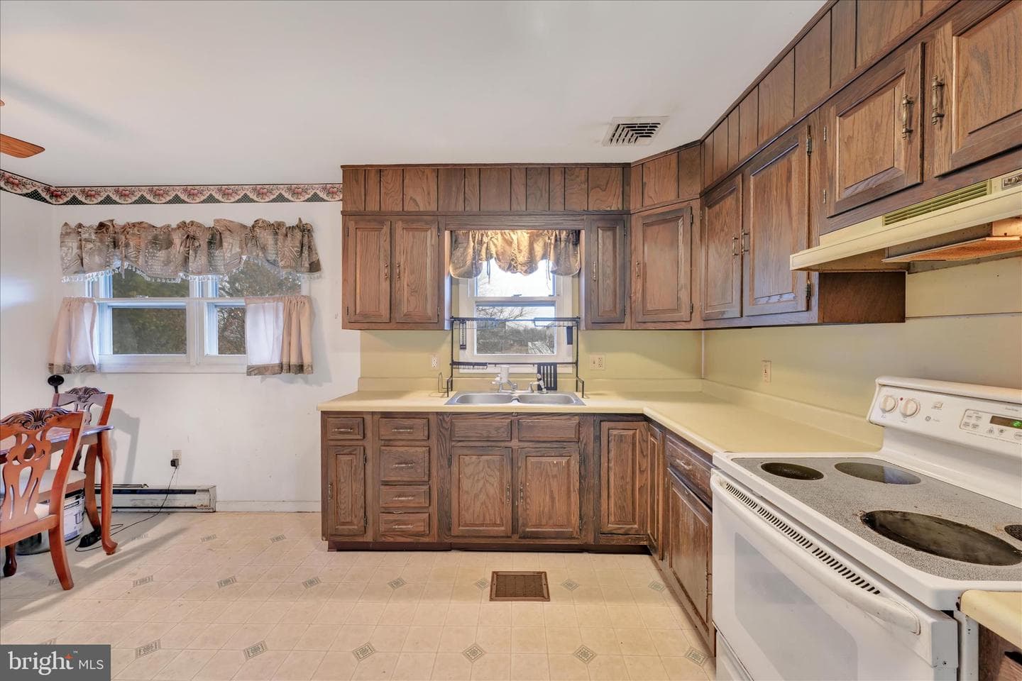 631 W Franklin Street photo 17