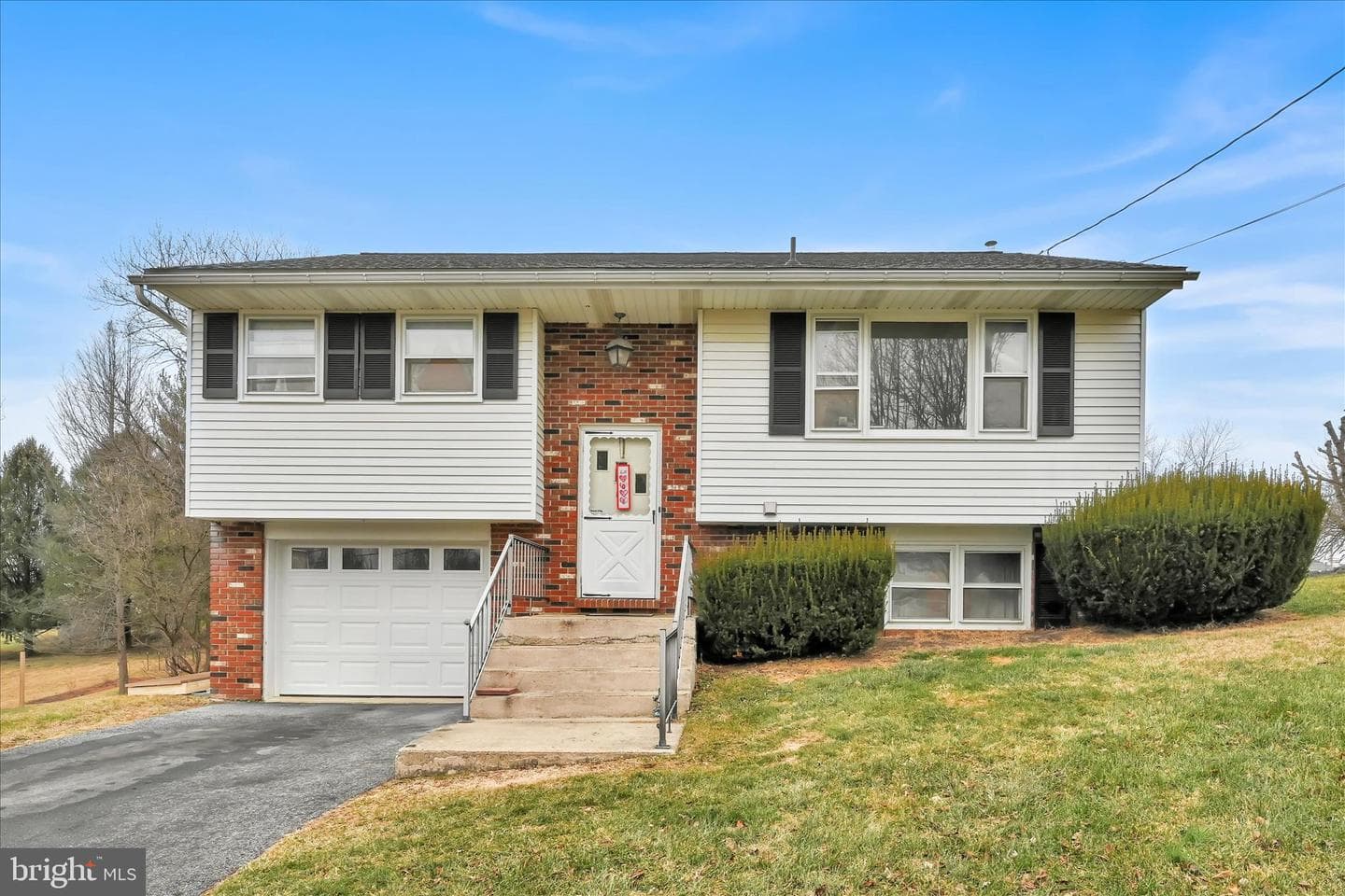 631 W Franklin Street photo 2