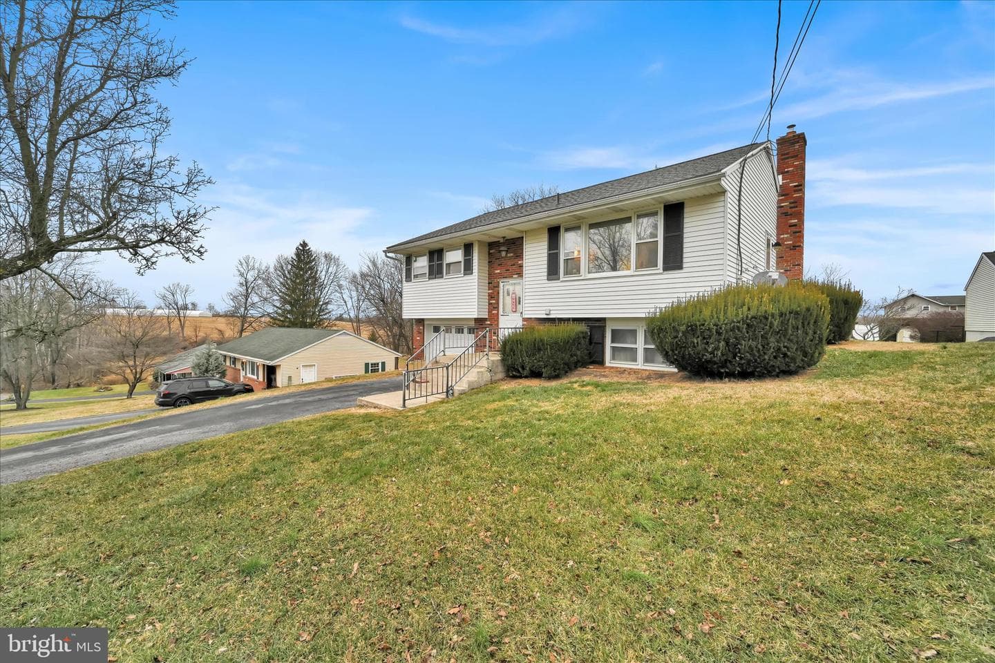 631 W Franklin Street photo 4