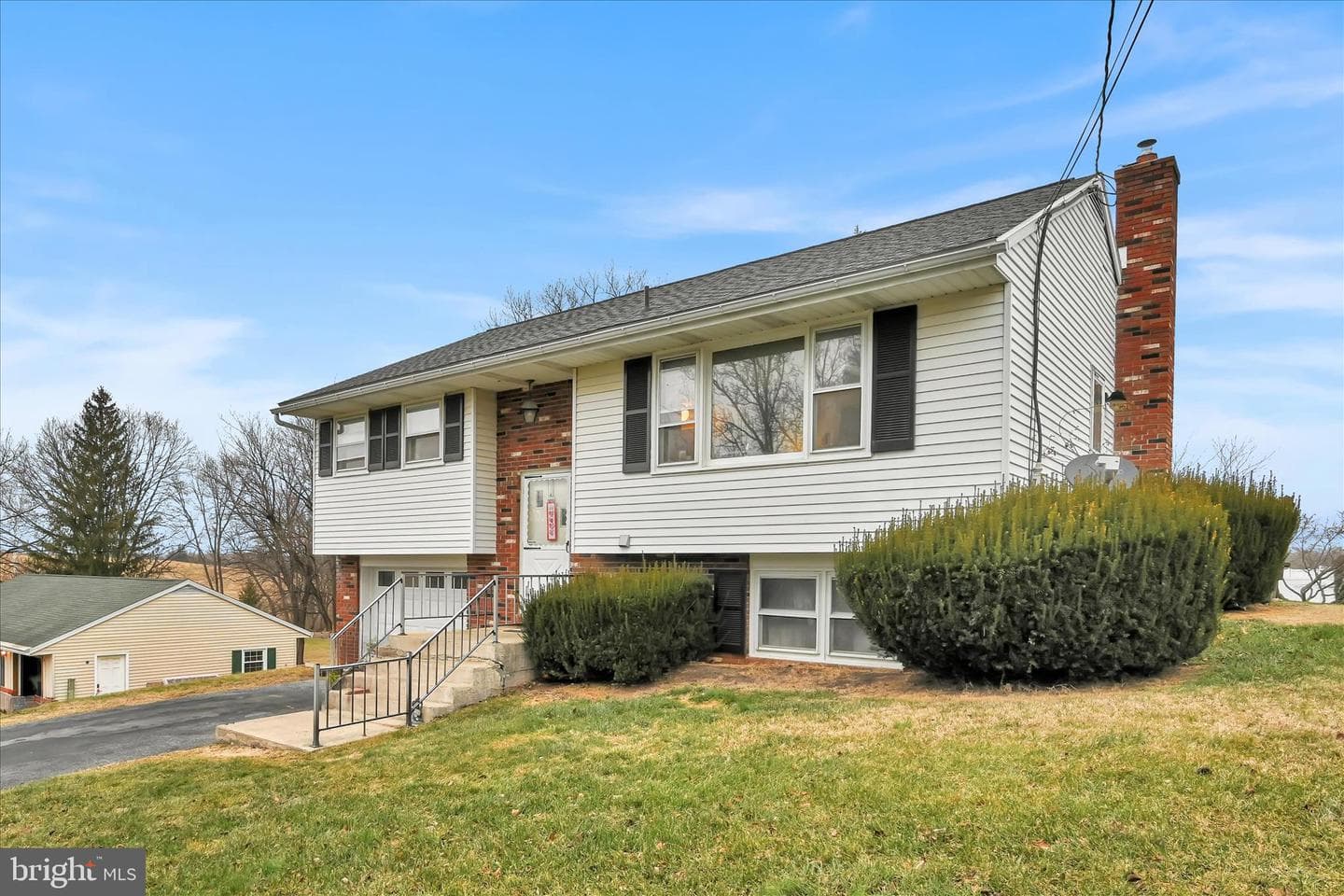 631 W Franklin Street photo 5