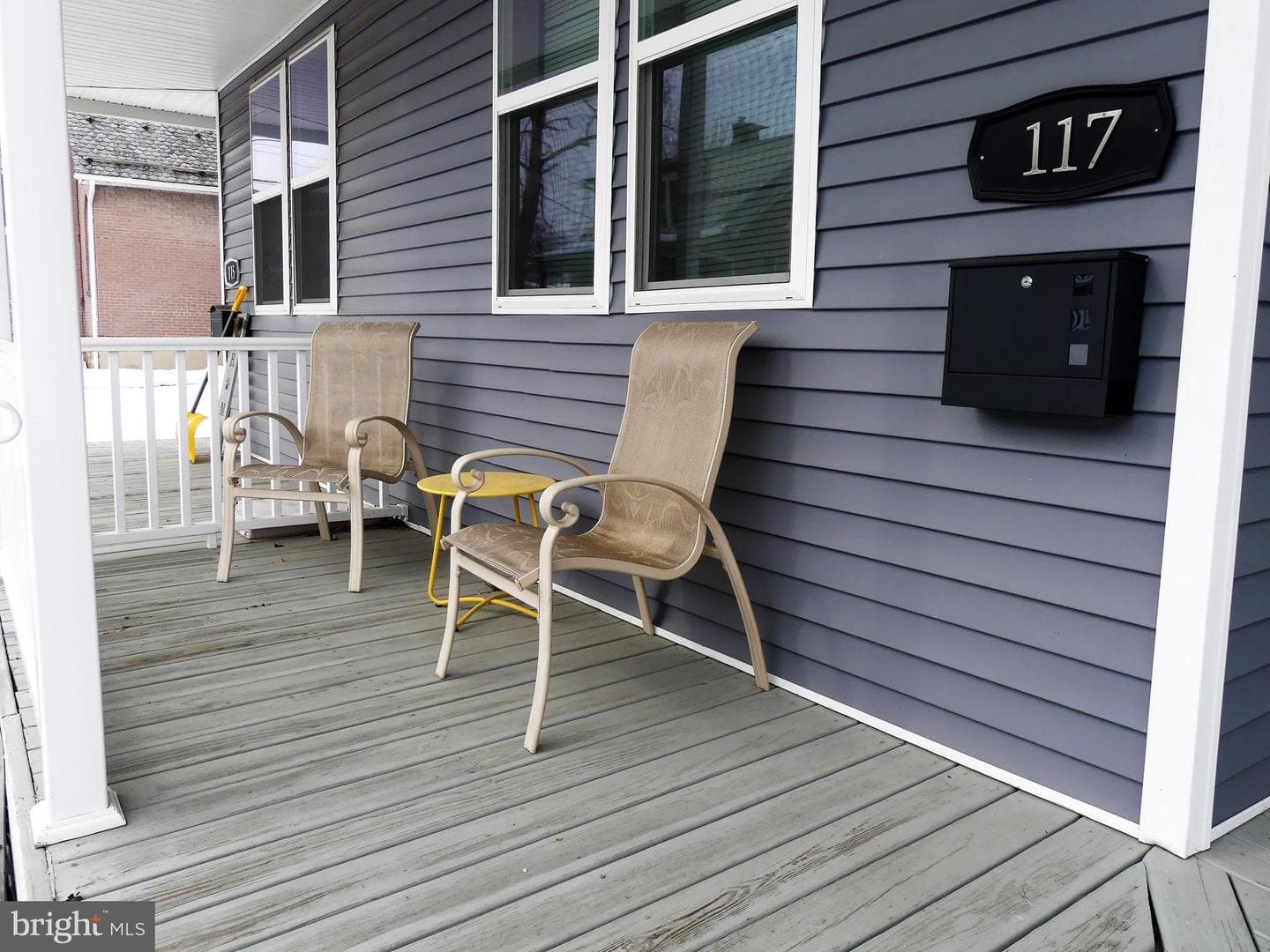 117 E Locust Street photo 2
