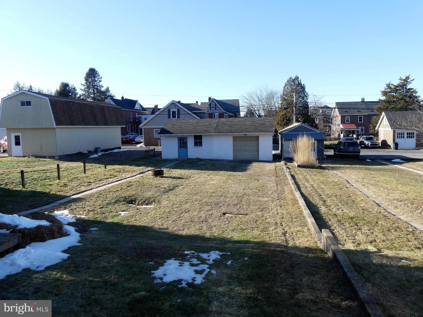 117 E Locust Street photo 25