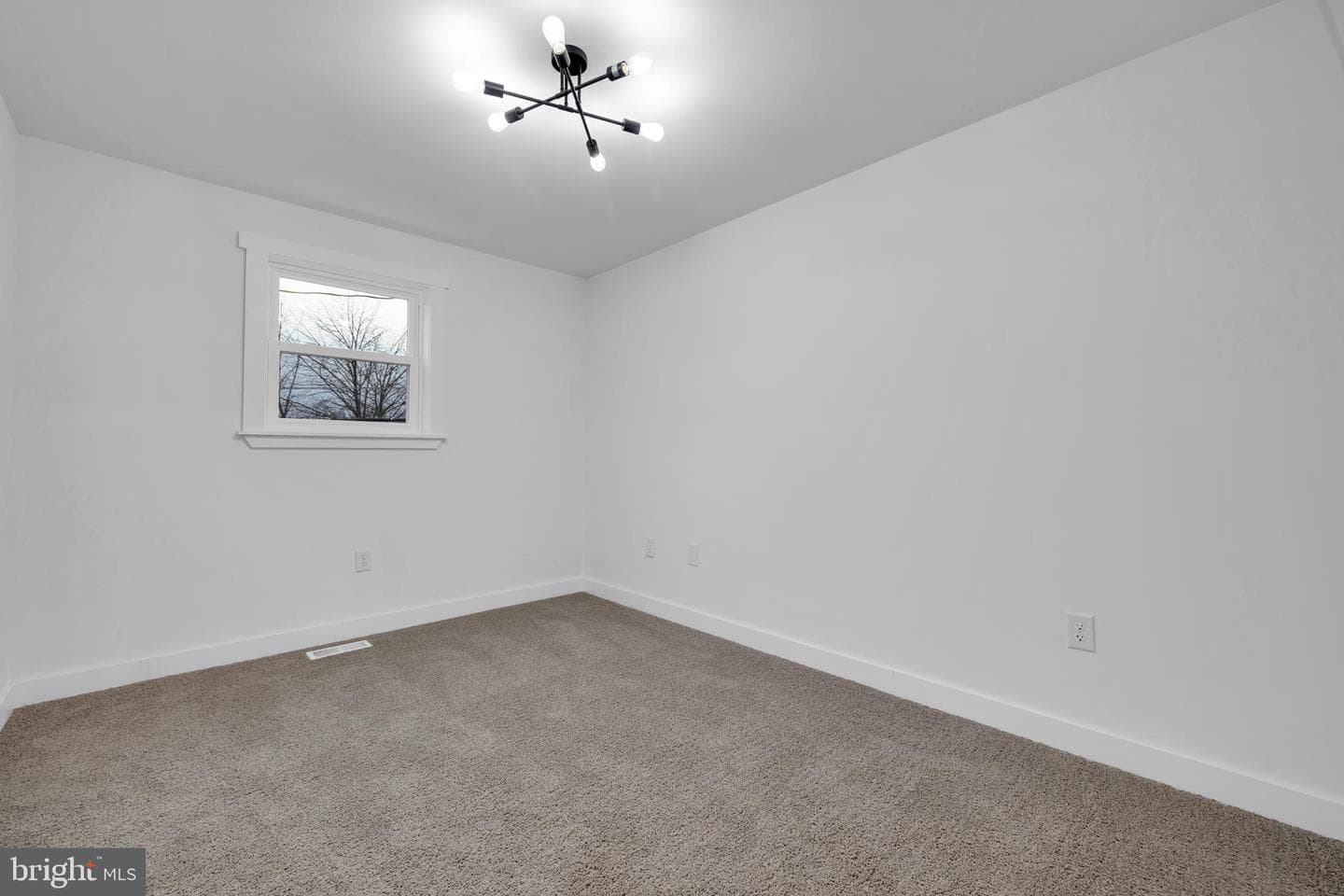 119 Heidelberg Avenue photo 23