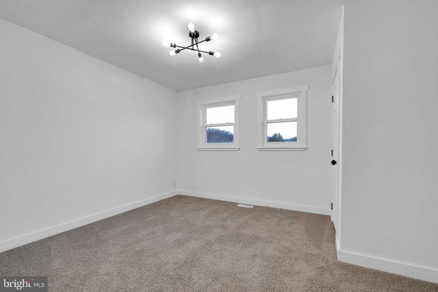 119 Heidelberg Avenue photo 24