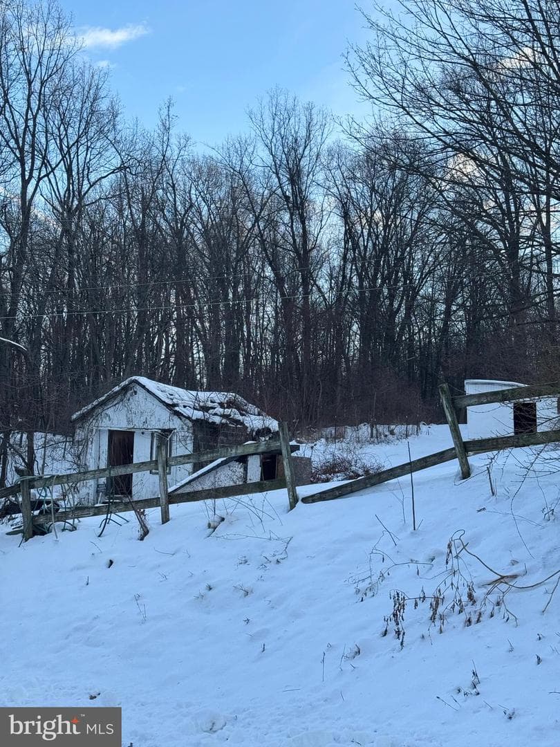 676 Barlet Road photo 4