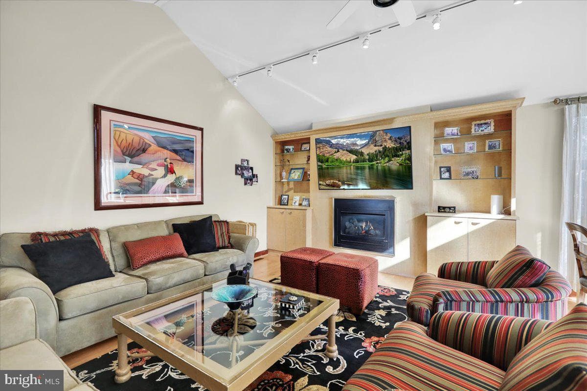 15 Courtleigh Place photo 17