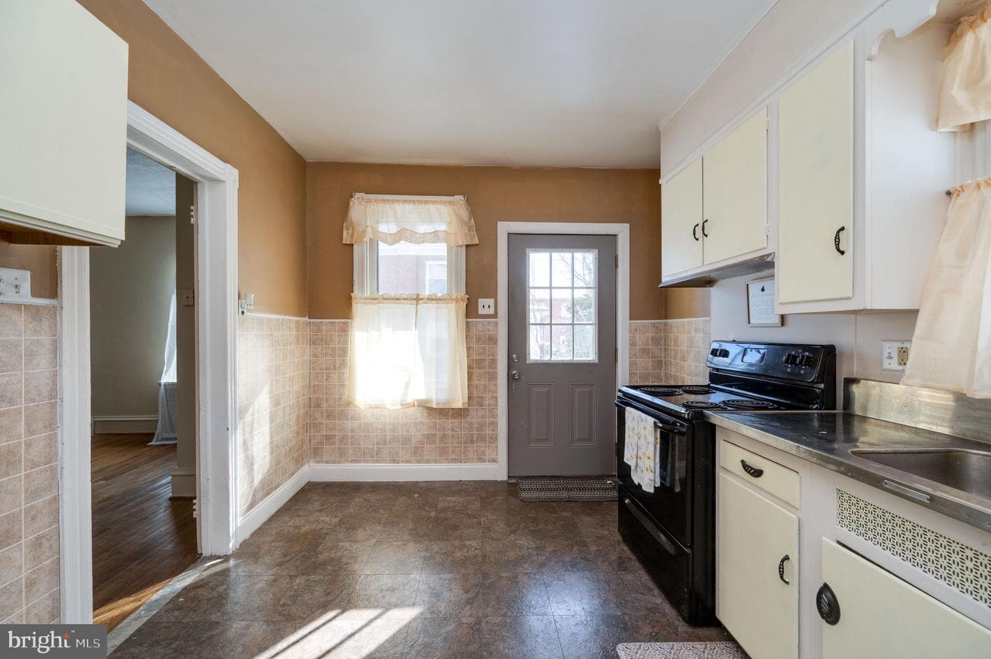 2215 Main Street photo 6
