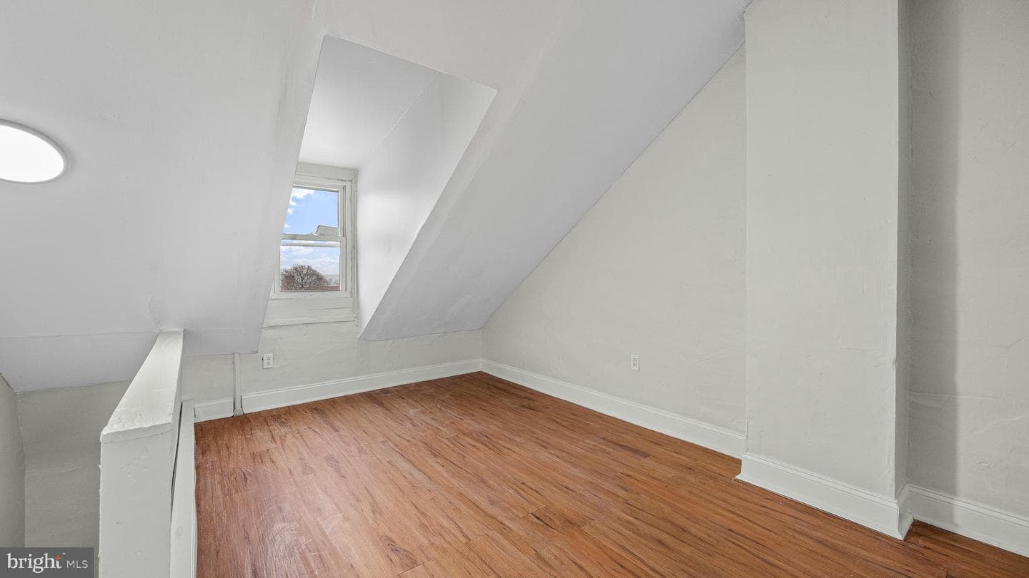 530 Maple Street photo 8