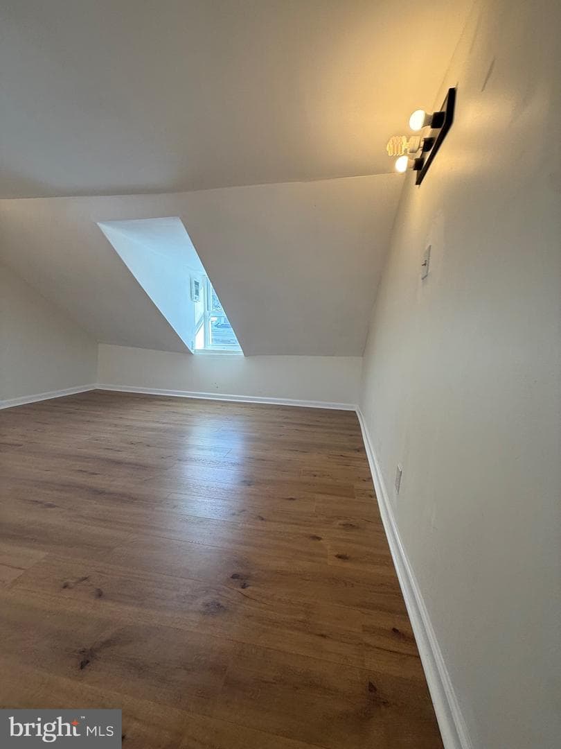 542 Moss Street photo 17