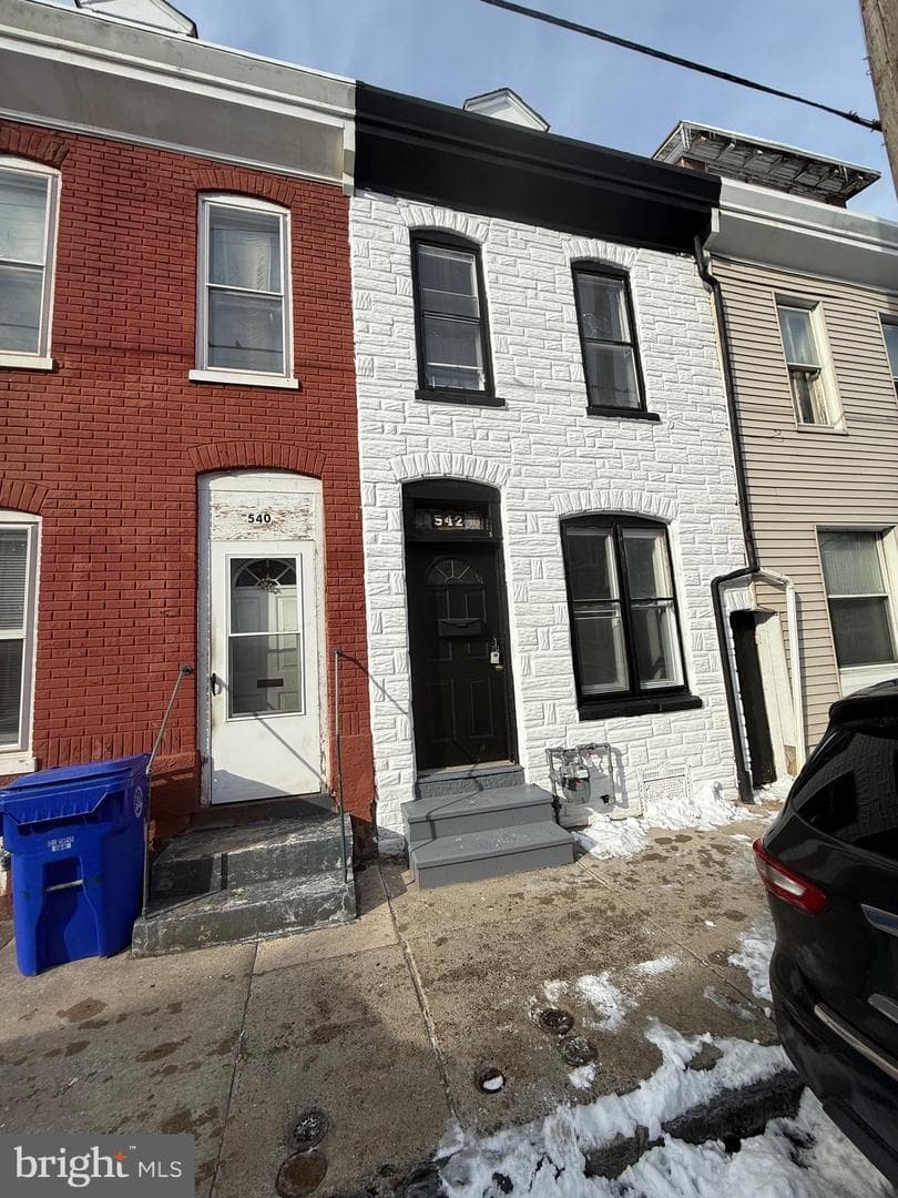 542 Moss Street photo 2