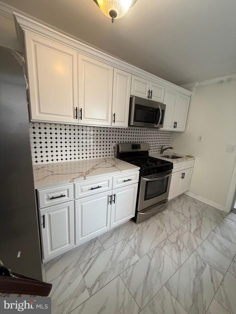 542 Moss Street photo 5